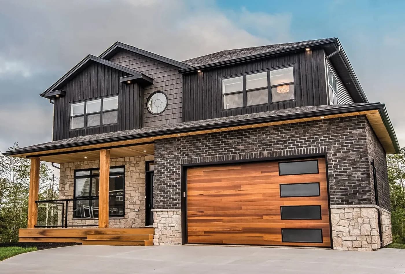 Planks garage door — example 1